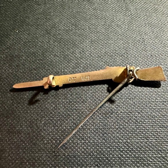 Gold Rifle Pin Badge 2